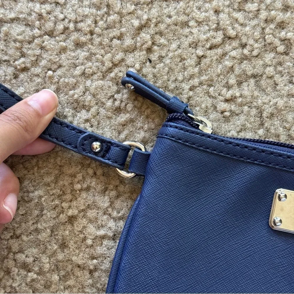 EUC Nine West Blue Wristlet Coin Purse